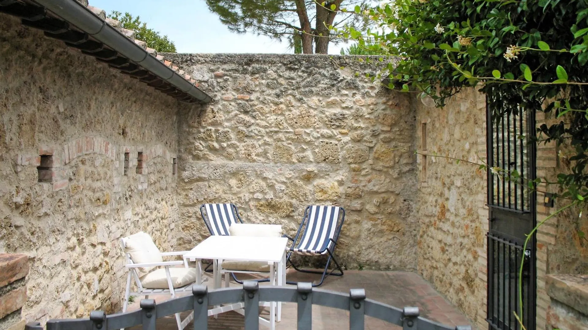 Holiday Home Antico Borgo S Lorenzoalbicocco By Interhome بودجيبونسي